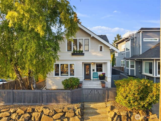 Property photo for 20 W Mcgraw Street, Seattle