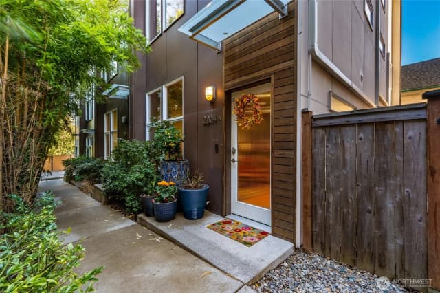 Property photo for 2204 California Avenue Sw #a, Seattle