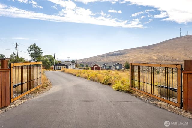 Property photo for 435 Maringo Road, Ephrata