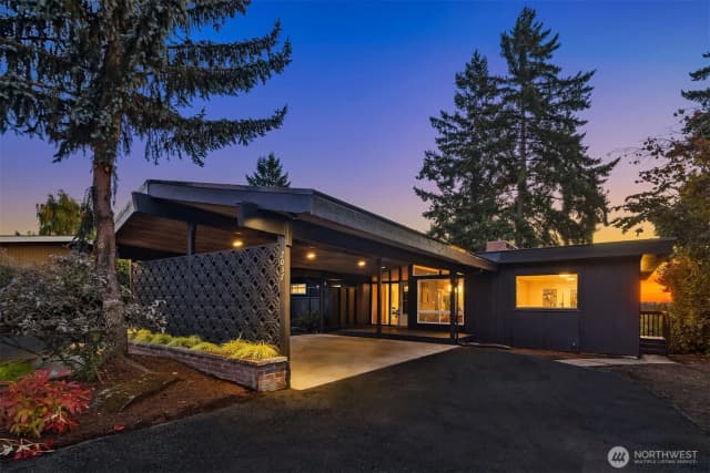Property photo for 2037 121st Avenue Se, Bellevue