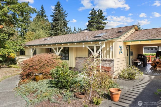 Property photo for 2404 127th Avenue Se, Bellevue