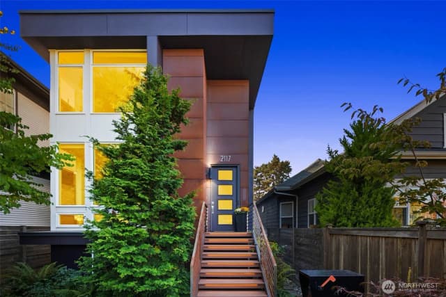Property photo for 2117 5th Ave W, Seattle