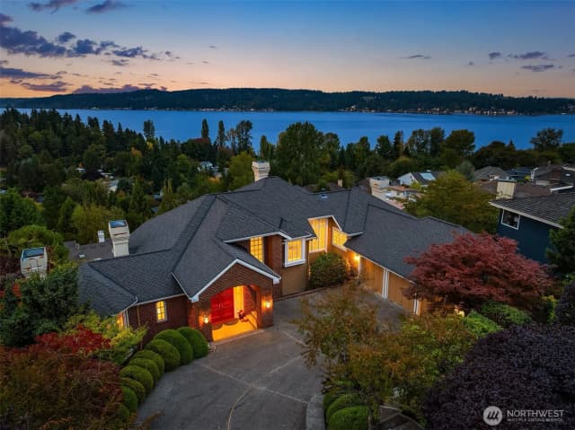 Property photo for 8726 Paisley Drive Ne, Seattle