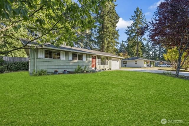 Property photo for 11621 Farwest Drive Sw, Lakewood