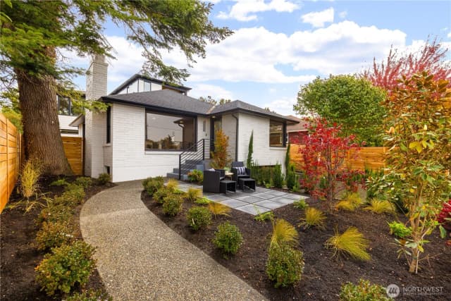 Property photo for 5946 39th Avenue Sw, Seattle