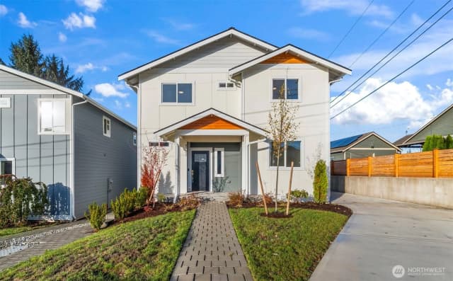 Property photo for 3102 44th Avenue Ne, Tacoma