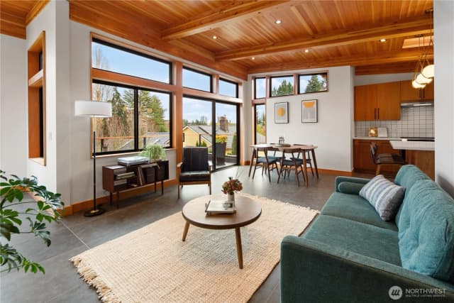 Property photo for 328 Ne 55th Street, Seattle