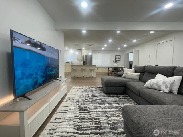 Property photo for 3730 Sw 99th Street, Seattle