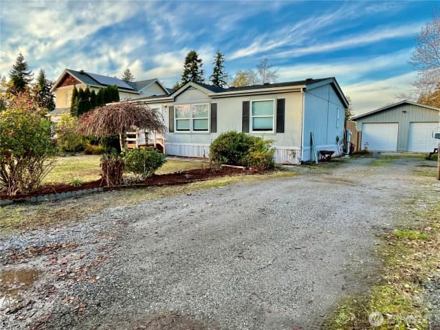 Property photo for 4960 Bay Road, Blaine