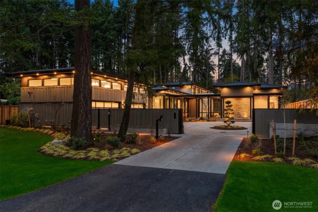 Property photo for 10620 Se 22nd Street, Bellevue