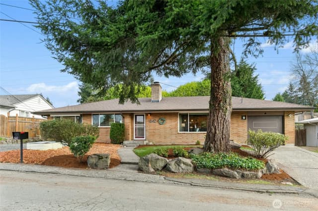 Property photo for 842 Lynnwood Avenue Ne, Renton