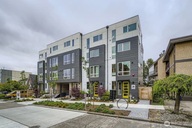 Property photo for 511 Howe #a, Seattle
