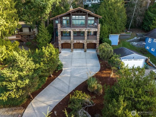 Property photo for 15926 Maplewild Avenue Sw, Seattle