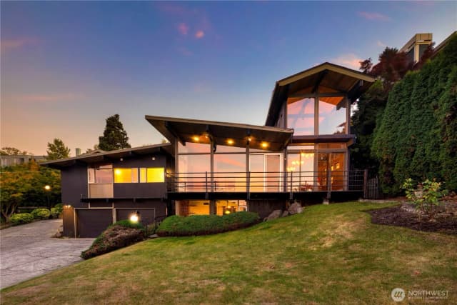 Property photo for 3653 W Commodore Way, Seattle