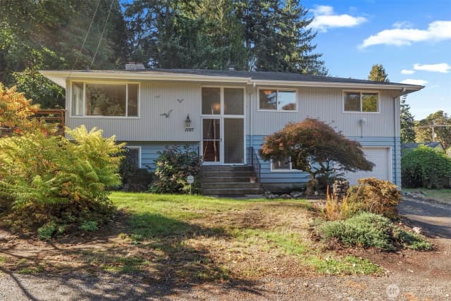 Property photo for 1027 S 112th Street, Seattle