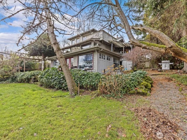 Property photo for 13050 33rd Avenue S, Tukwila