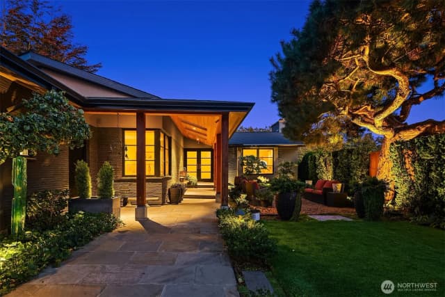Property photo for 1561 Magnolia Boulevard W, Seattle