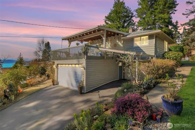 Property photo for 2424 Sw 152nd Street, Burien