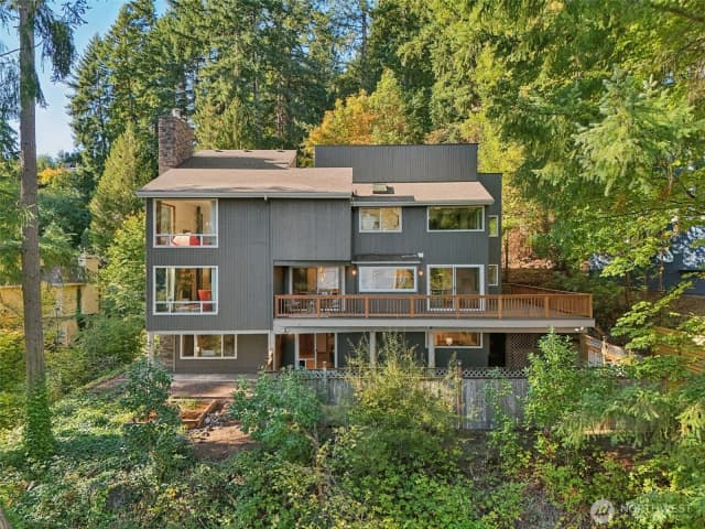 Property photo for 411 W Lake Sammamish Parkway Ne, Bellevue