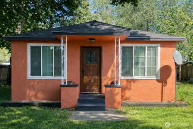 Property photo for 212 4th Street W, Tonasket