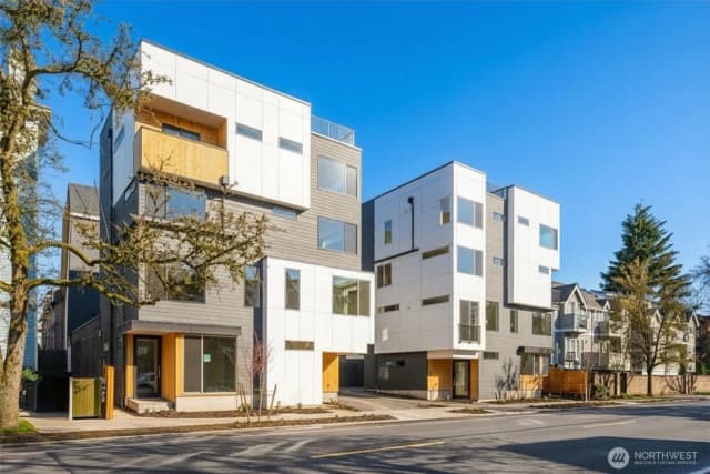 Property photo for 1123 C 10th Avenue E, Seattle