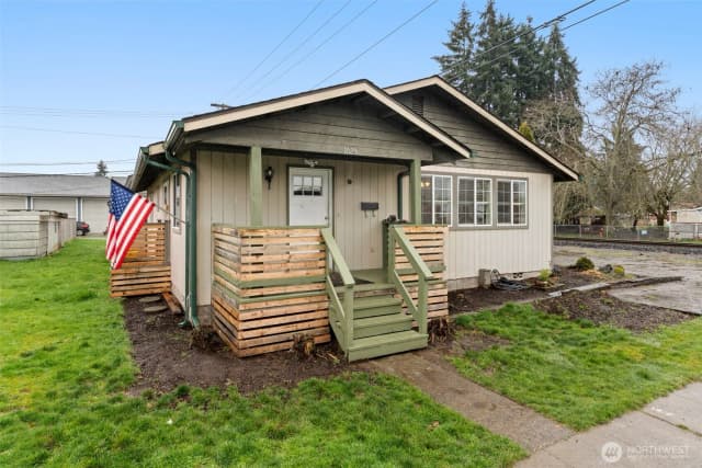 Property photo for 1025 E St, Centralia