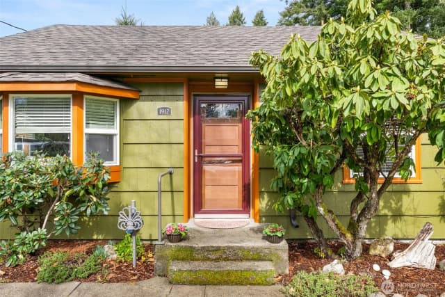 Property photo for 1912 Elliott Avenue Nw, Olympia