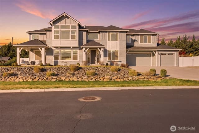 Property photo for 857 S Lamplight Lane, East Wenatchee