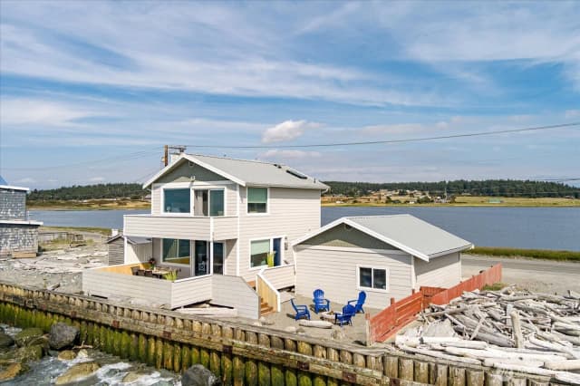 Property photo for 2507 W Beach Road, Oak Harbor