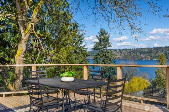 Property photo for 11904 Lakeside Avenue Ne, Seattle