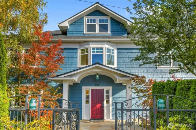 Property photo for 922 Nob Hill Avenue N, Seattle