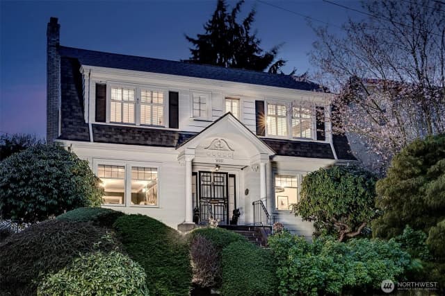 Property photo for 2103 5th Avenue N, Seattle