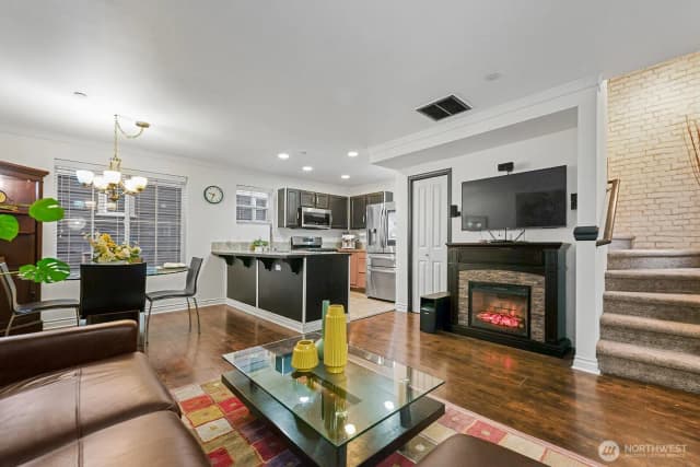 Property photo for 877 5th Pl Ne, Issaquah