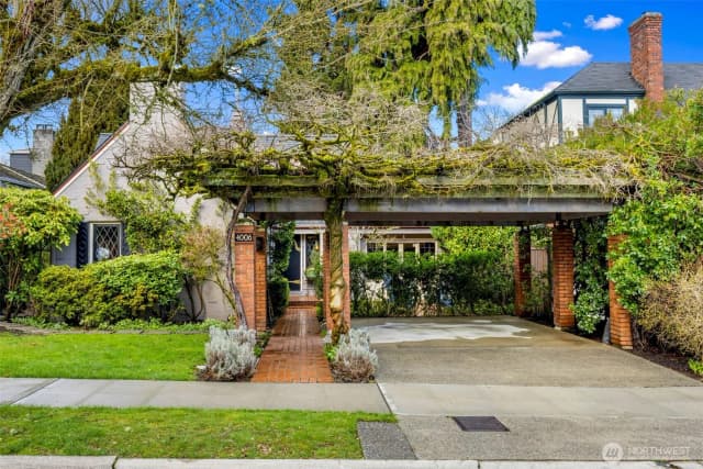 Property photo for 4006 Ne 38th Street, Seattle