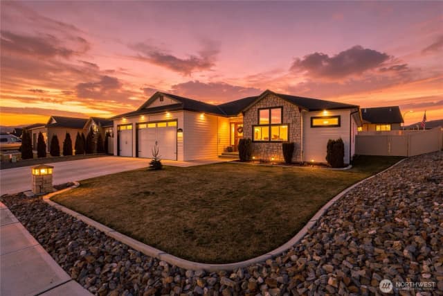 Property photo for 2663 7th Street Se, East Wenatchee