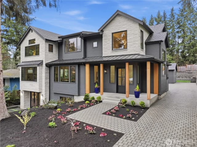 Property photo for 10648 Se 16th Street, Bellevue
