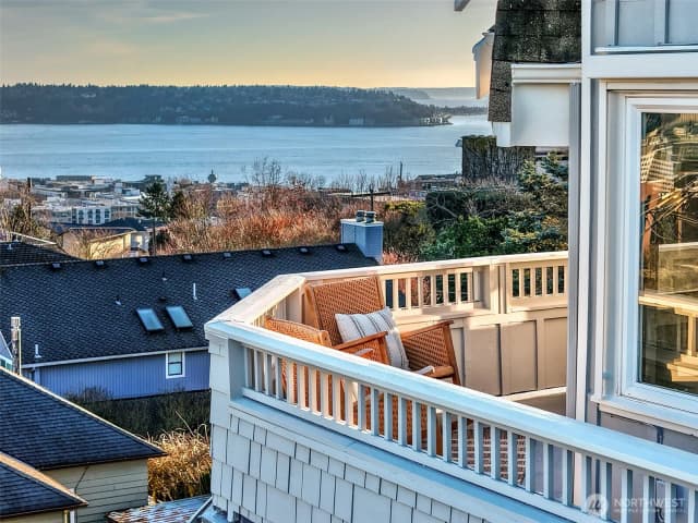 Property photo for 1238 3rd Avenue N, Seattle