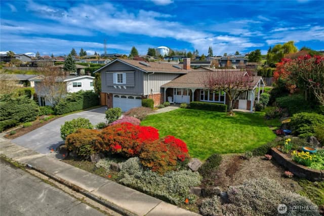 Property photo for 2008 121st Avenue Se, Bellevue