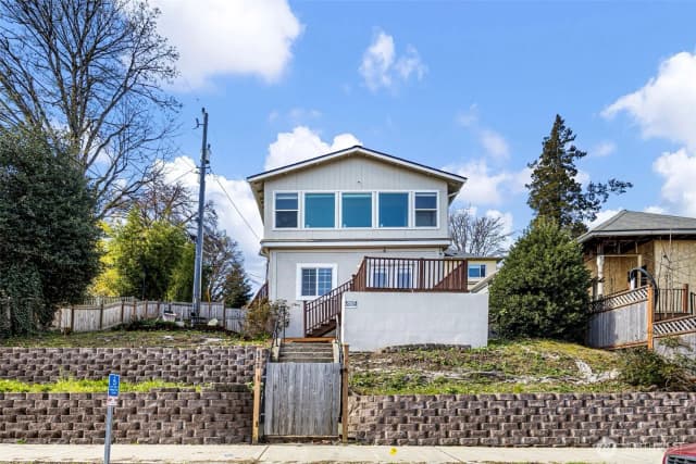 Property photo for 913 24th Avenue E, Seattle