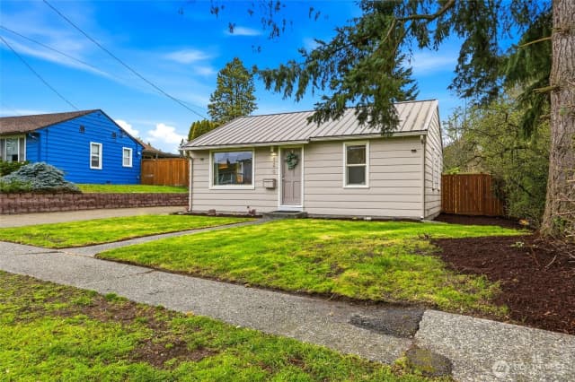 Property photo for 220 Sw 137th St, Burien