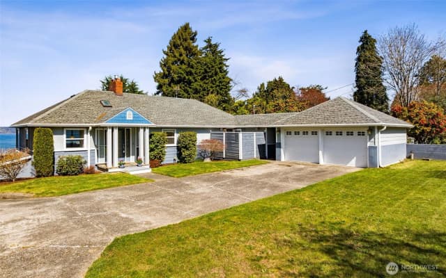 Property photo for 8424 East Side Drive Ne, Tacoma