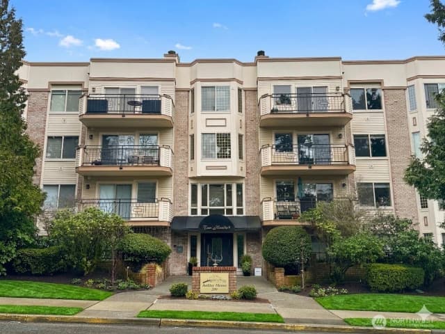 Property photo for 200 99th Avenue Ne #16, Bellevue