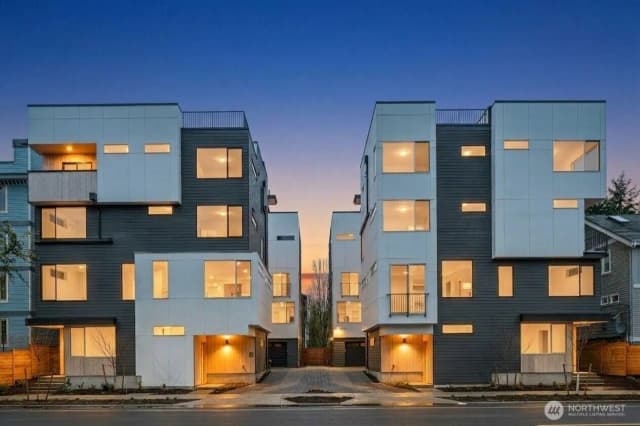 Property photo for 1127 B 10th Avenue E, Seattle