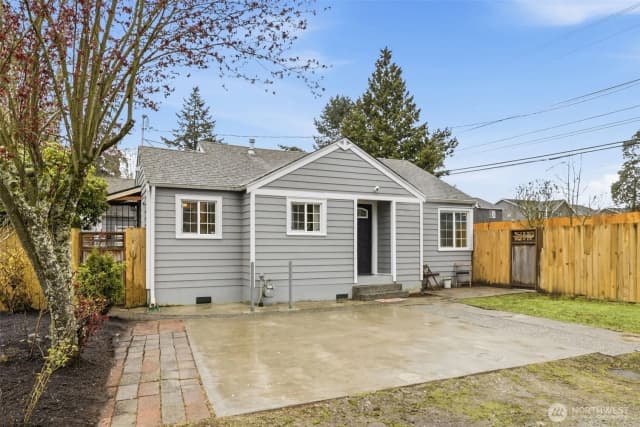 Property photo for 317 Sw 124th Street, Seattle