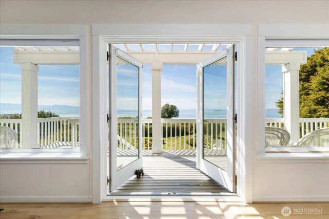 Property photo for 2029 West Beach Road, Oak Harbor