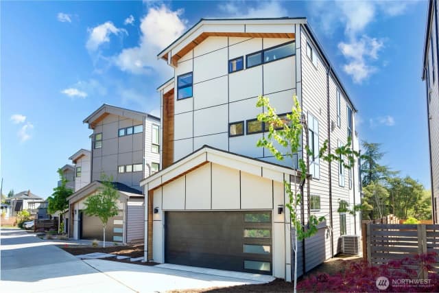Property photo for 7107 Aurora Avenue N, Seattle