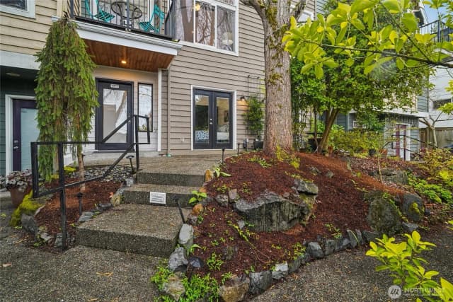Property photo for 127 25th Avenue E #b, Seattle