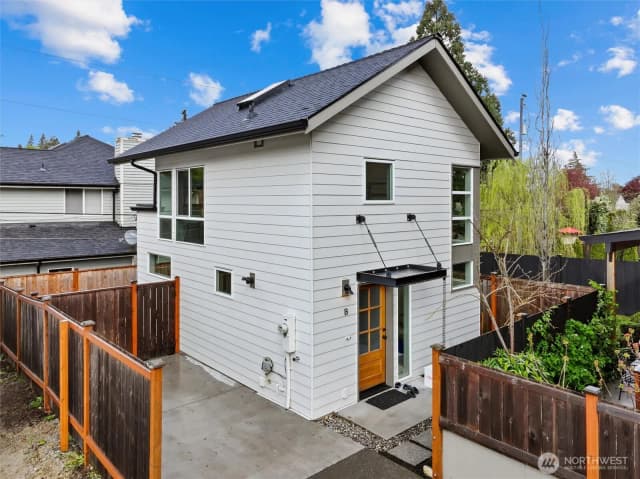 Property photo for 10055 8th Avenue Nw #b, Seattle