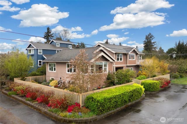 Property photo for 9500 Phinney Avenue N, Seattle