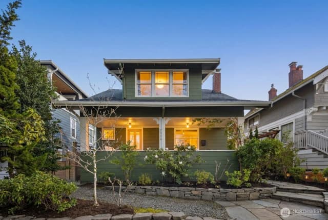 Property photo for 2556 10th Avenue W, Seattle